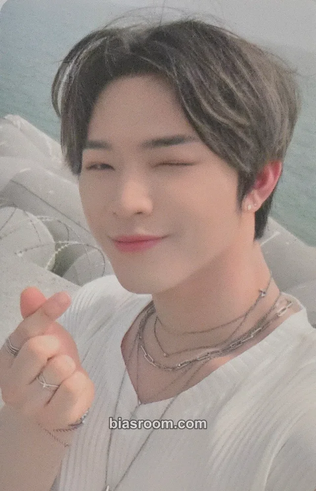 ONEUS - Leedo - ONEUS Theatre : Life is Beautiful (digital single) Album photocard set