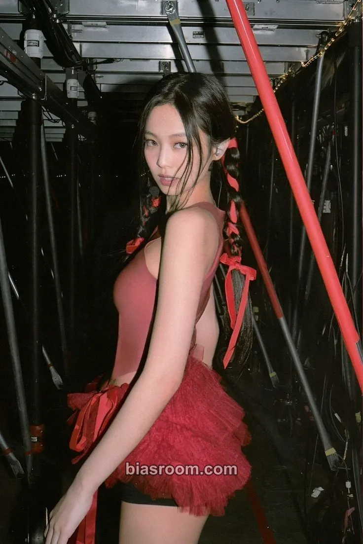 Jennie BORN PINK TOUR MD BACKSTAGE Photocard - BLACKPINK - BLACKPINK K-pop photocard