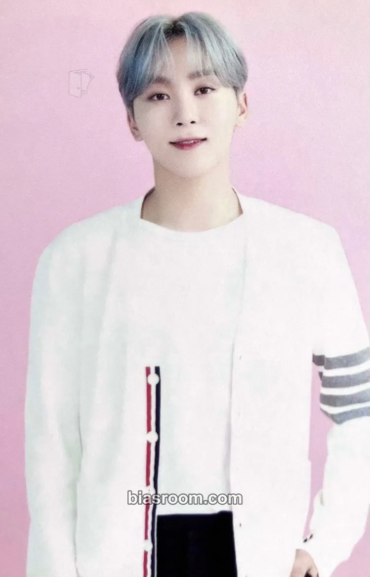Seungkwan SEVENTEEN CAFE IN SEOUL Photocard - SEVENTEEN - SEVENTEEN K-pop photocard
