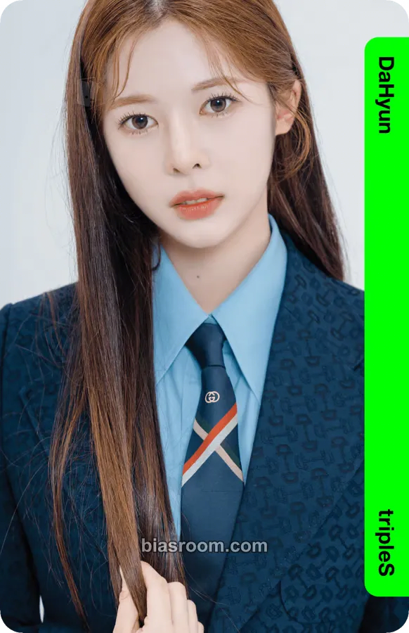 Dahyun Binary01 First Class Objekts Photocard - tripleS - tripleS K-pop photocard