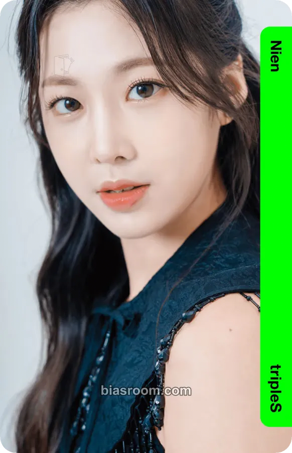 Nien Binary01 First Class Objekts Photocard - tripleS - tripleS K-pop photocard