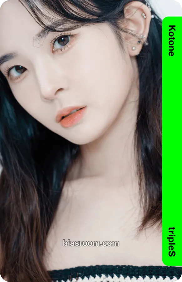 Kotone Binary01 First Class Objekts Photocard - tripleS - tripleS K-pop photocard