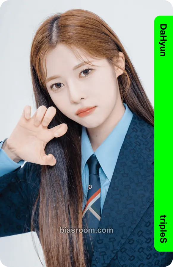 Dahyun Binary01 First Class Objekts Photocard - tripleS - tripleS K-pop photocard