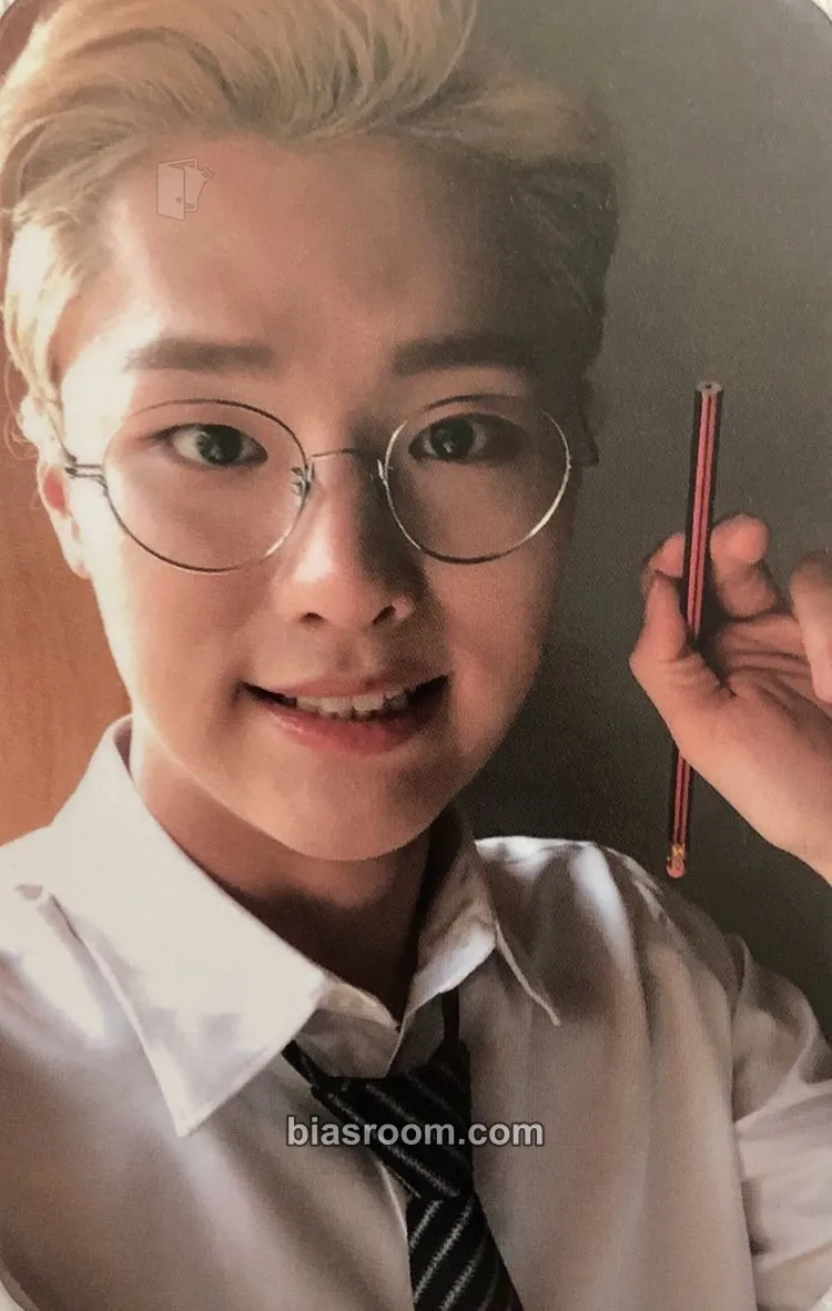 WOODZ 2021 Season's Greetings 'Jo's Day' Photocard - WOODZ K-pop photocard