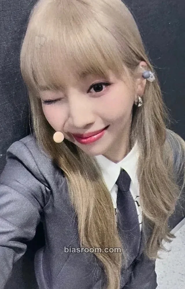 UNIS - Nana - CURIOUS Album broadcast