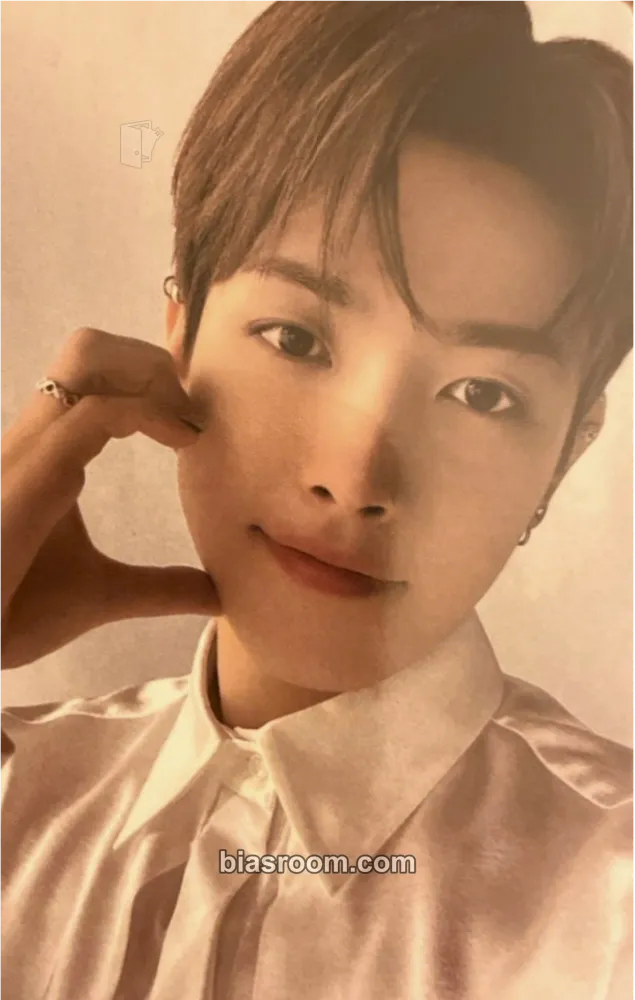 Hongjoong In Your Fantasy World Tour 2025 - 2026 Photocard - ATEEZ - ATEEZ K-pop photocard