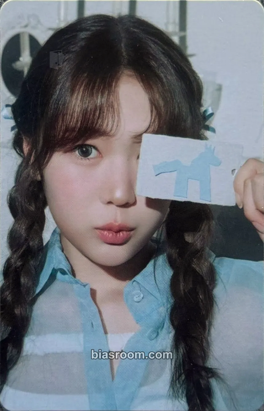 Ye-on House of H : Hide And Seek Photocard - Hearts2Hearts - Hearts2Hearts K-pop photocard