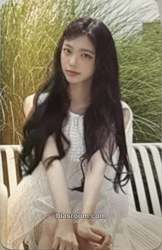 Ian House of H : Hide And Seek Photocard - Hearts2Hearts - Hearts2Hearts K-pop photocard