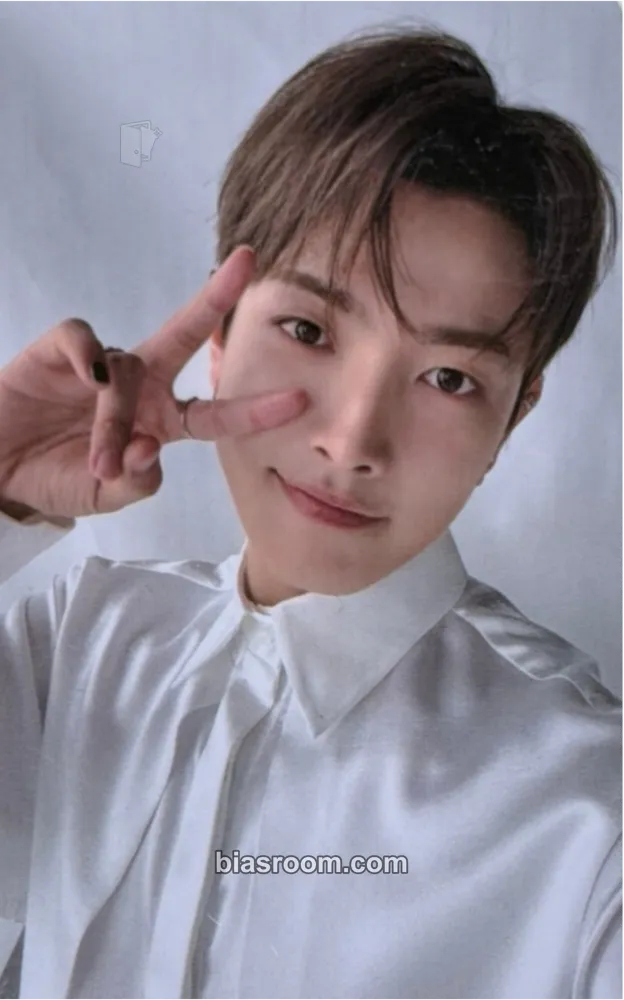 Hongjoong In Your Fantasy World Tour 2025 - 2026 Photocard - ATEEZ - ATEEZ K-pop photocard