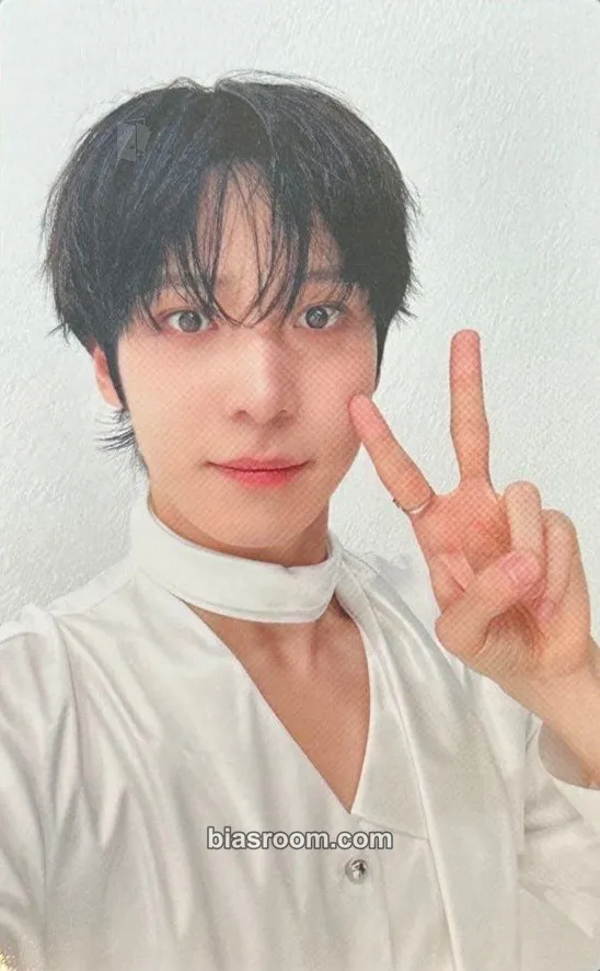 Yunho In Your Fantasy World Tour 2025 - 2026 Photocard - ATEEZ - ATEEZ K-pop photocard