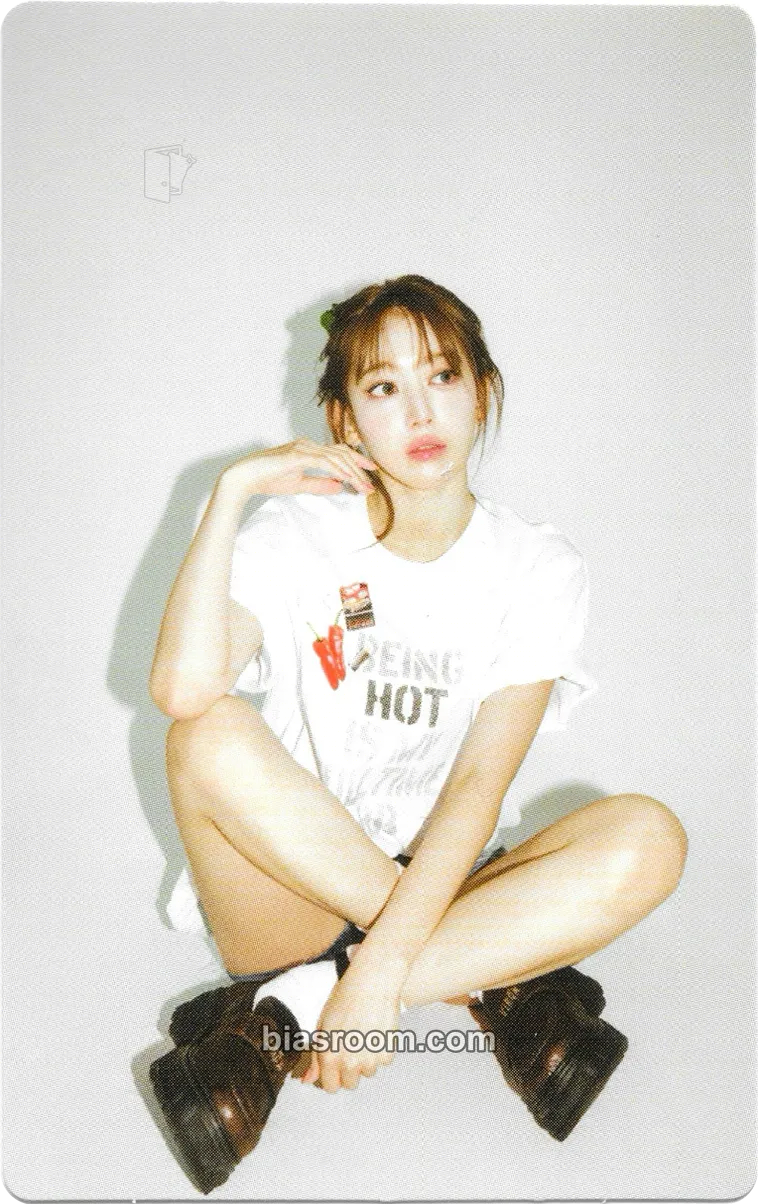 Sakura HOT Photocard - LE SSERAFIM - LE SSERAFIM K-pop photocard