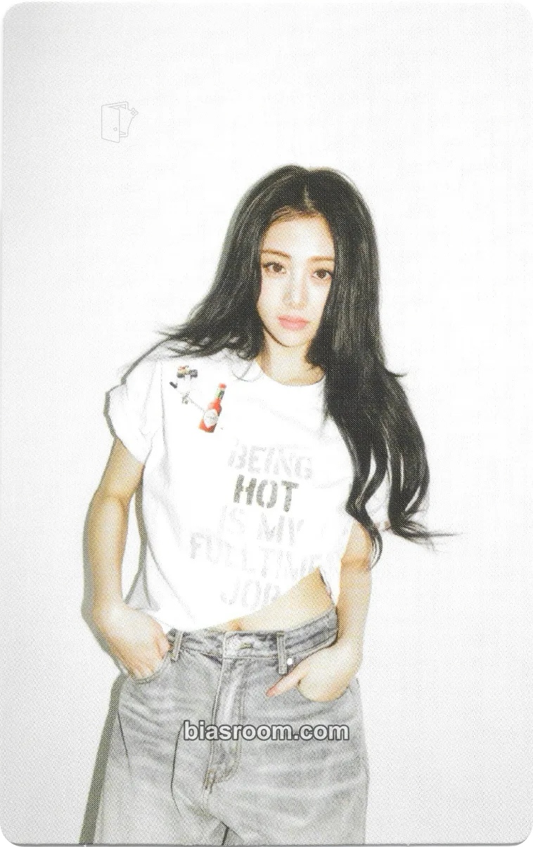 Huh Yunjin HOT Photocard - LE SSERAFIM - LE SSERAFIM K-pop photocard