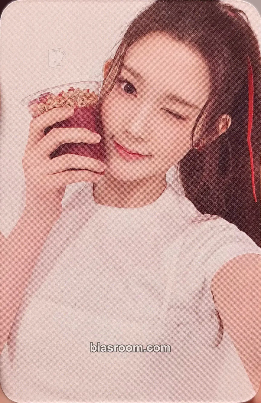 A-na Mega Coffee Photocard - Hearts2Hearts - Hearts2Hearts K-pop photocard