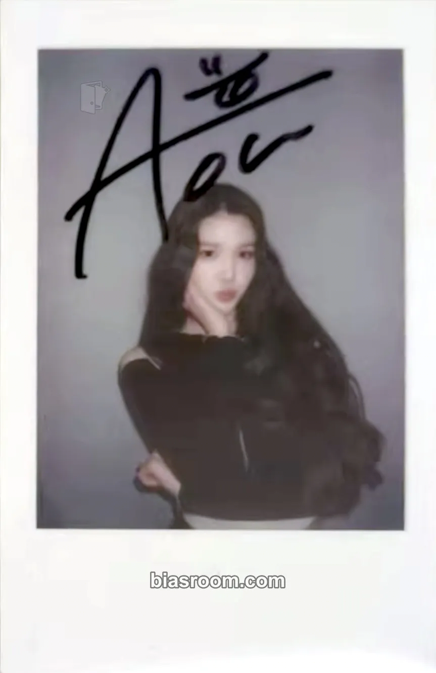 A-na The Chase Photocard - Hearts2Hearts - Hearts2Hearts K-pop photocard