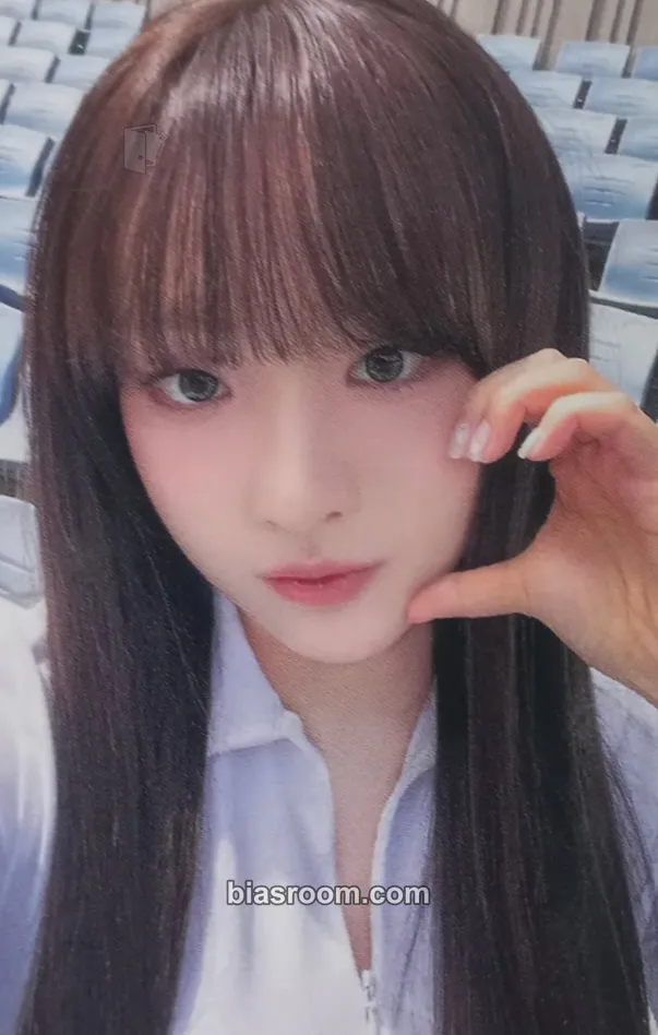 Chloe Sweetie but Saltie Photocard - cignature - cignature K-pop photocard