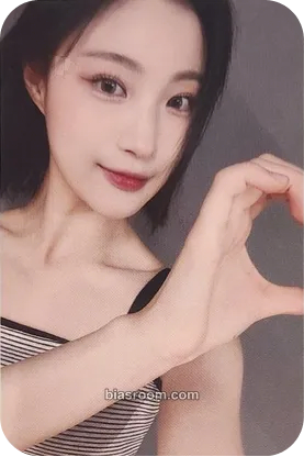 Yeju Wild Cherry Photocard - ICHILLIN’ - ICHILLIN’ K-pop photocard