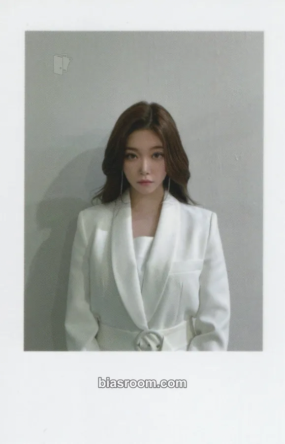 Tsuki The Billage of Perception: Chapter Three Photocard - Billlie - Billlie K-pop photocard