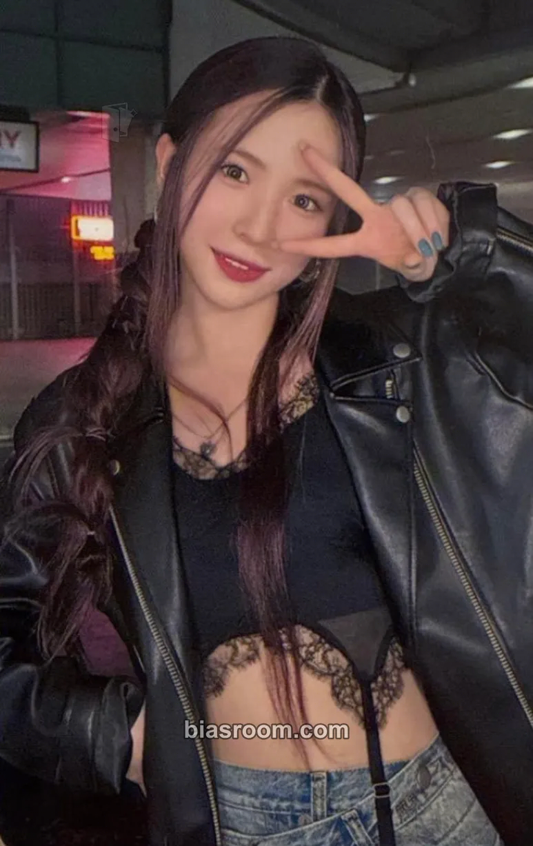 Maya LOVE LINE Photocard - NiziU - NiziU K-pop photocard