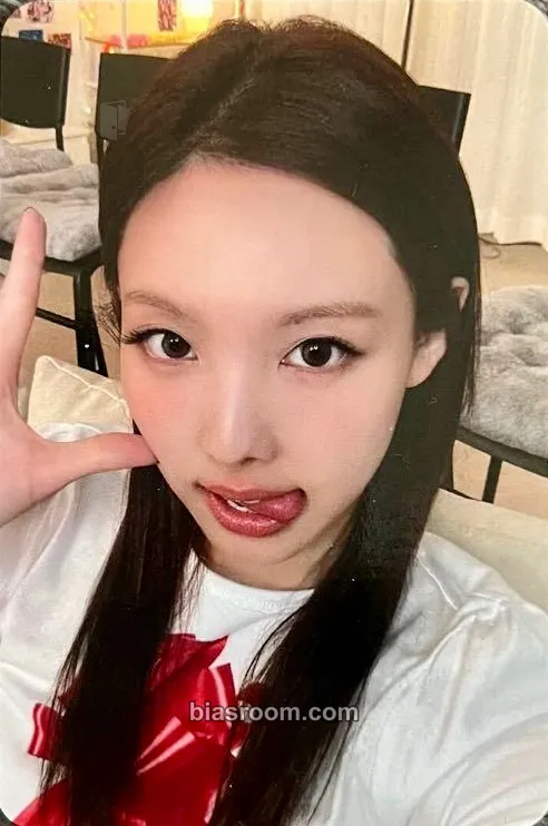 Nayeon TWICE x WOWPASS Photocard - TWICE - TWICE K-pop photocard