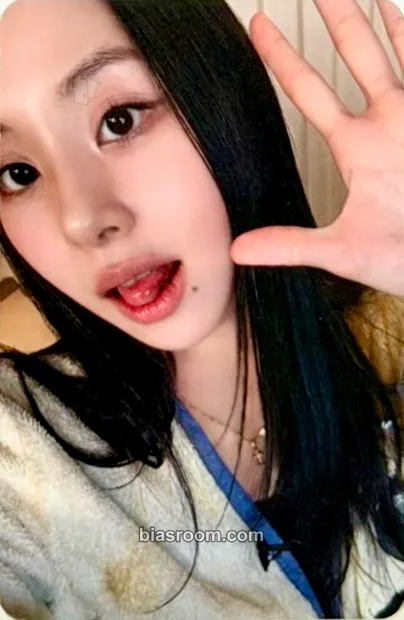 Chaeyoung TWICE x WOWPASS Photocard - TWICE - TWICE K-pop photocard