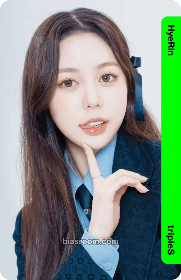 Hyerin Binary01 First Class Objekts Photocard - tripleS - tripleS K-pop photocard