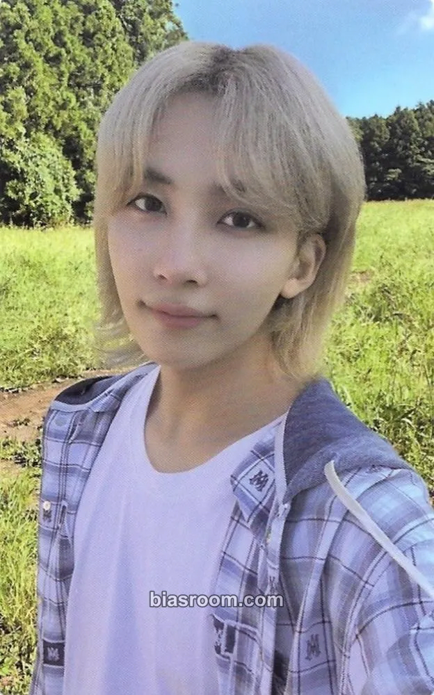 Jeonghan Jeonghan 'WANDERLUST' Photobook Photocard - SEVENTEEN - SEVENTEEN K-pop photocard