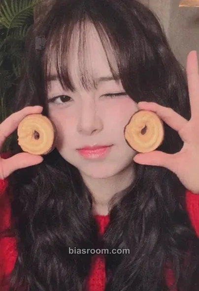 Chuu Chuu 2nd Tiny-Con: Let’s Meet There When the First Snow Falls Photocard - Chuu K-pop photocard