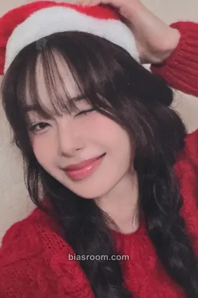 Chuu Chuu 2nd Tiny-Con: Let’s Meet There When the First Snow Falls Photocard - Chuu K-pop photocard