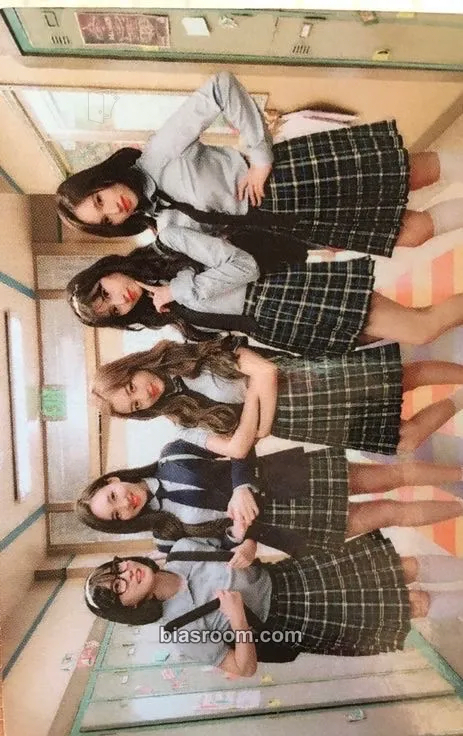 What is Love? Photocard - TWICE - TWICE K-pop photocard