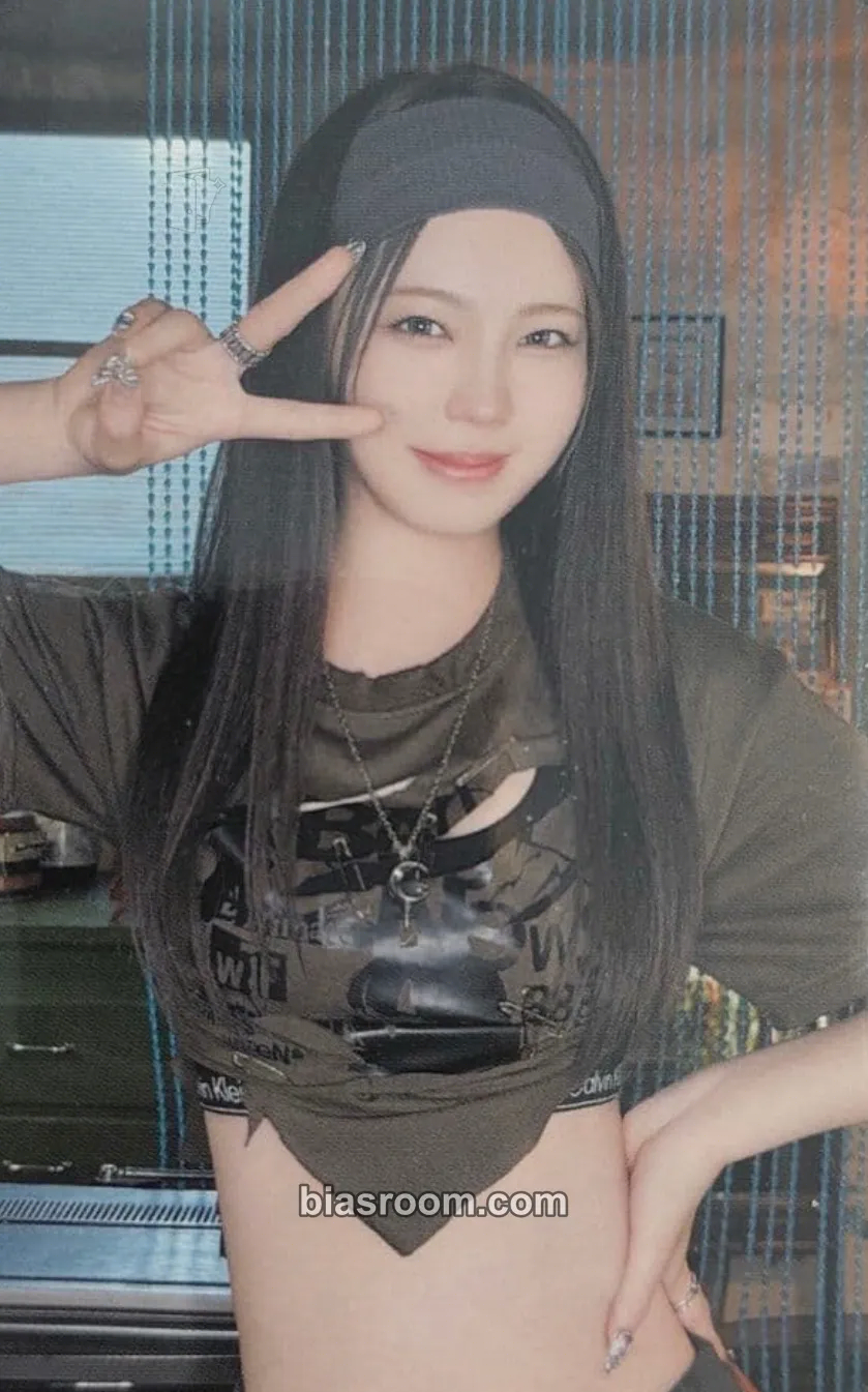 Ayaka LOVE LINE Photocard - NiziU - NiziU K-pop photocard