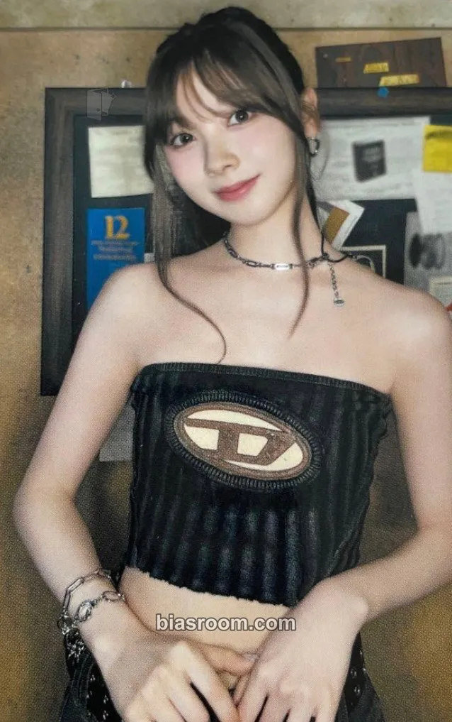 Miihi LOVE LINE Photocard - NiziU - NiziU K-pop photocard