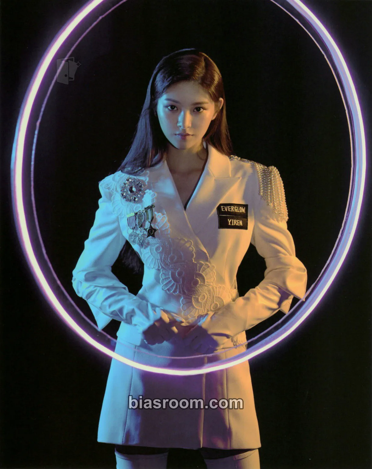 Yiren Hush Photocard - EVERGLOW - EVERGLOW K-pop photocard