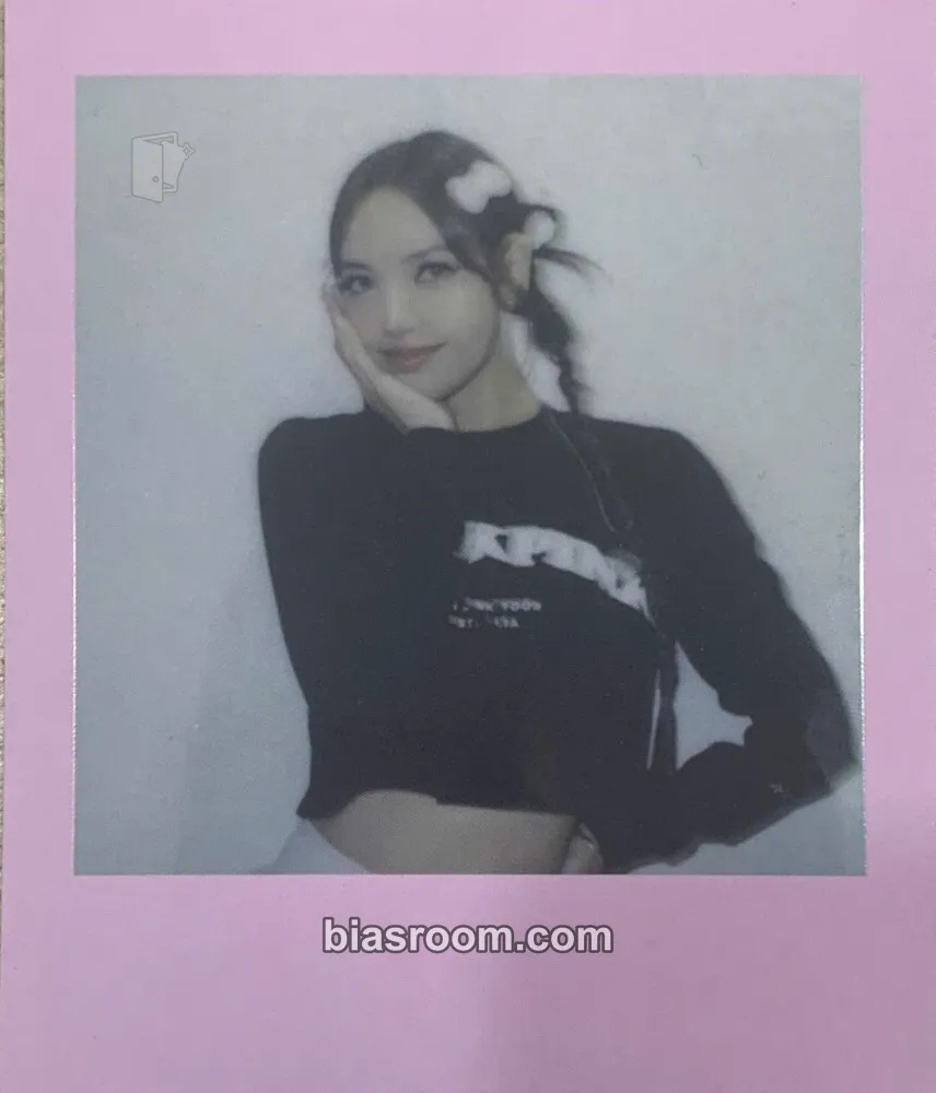 Lisa BORN PINK TOUR MD BACKSTAGE Photocard - BLACKPINK - BLACKPINK K-pop photocard