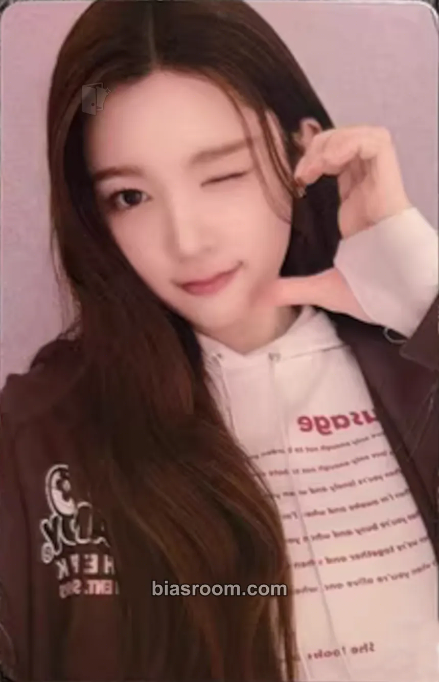 A-na The Chase Photocard - Hearts2Hearts - Hearts2Hearts K-pop photocard