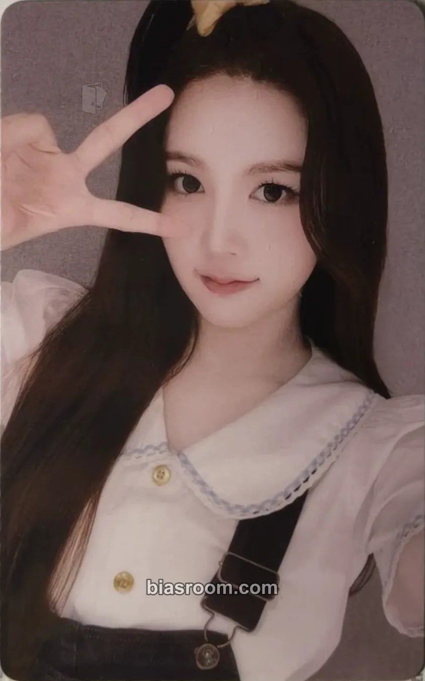 A-na The Chase Photocard - Hearts2Hearts - Hearts2Hearts K-pop photocard