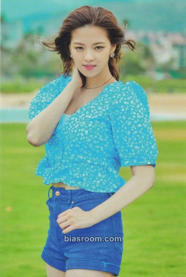 Jeongyeon Twaii’s Shop Pop-Up Store Photocard - TWICE - TWICE K-pop photocard