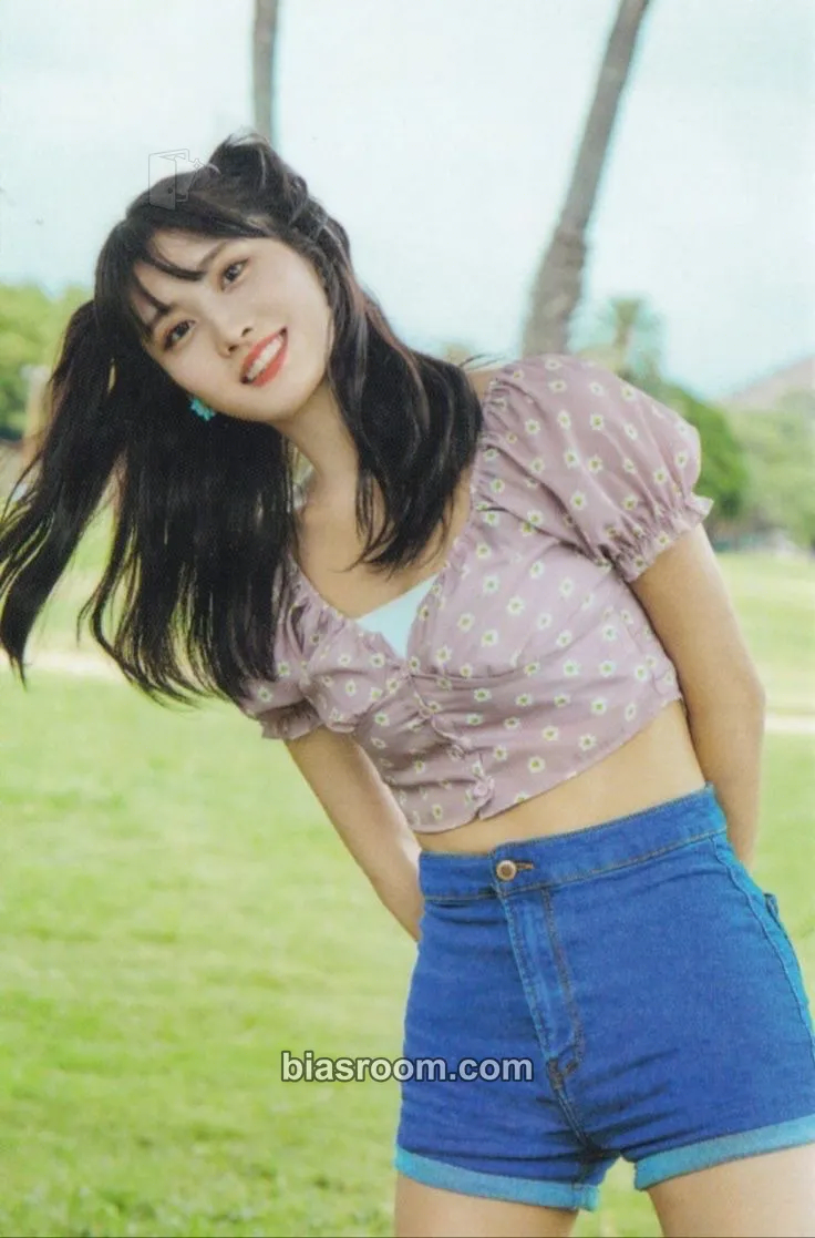 Momo Twaii’s Shop Pop-Up Store Photocard - TWICE - TWICE K-pop photocard