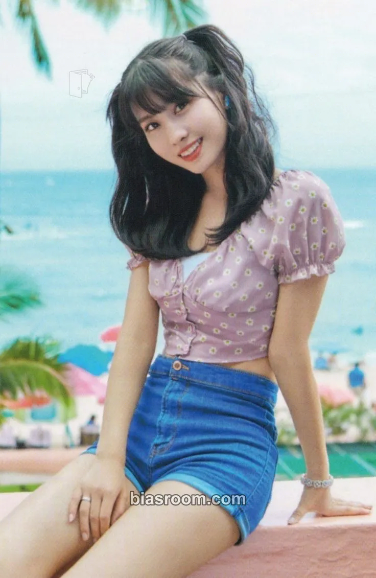 Momo Twaii’s Shop Pop-Up Store Photocard - TWICE - TWICE K-pop photocard