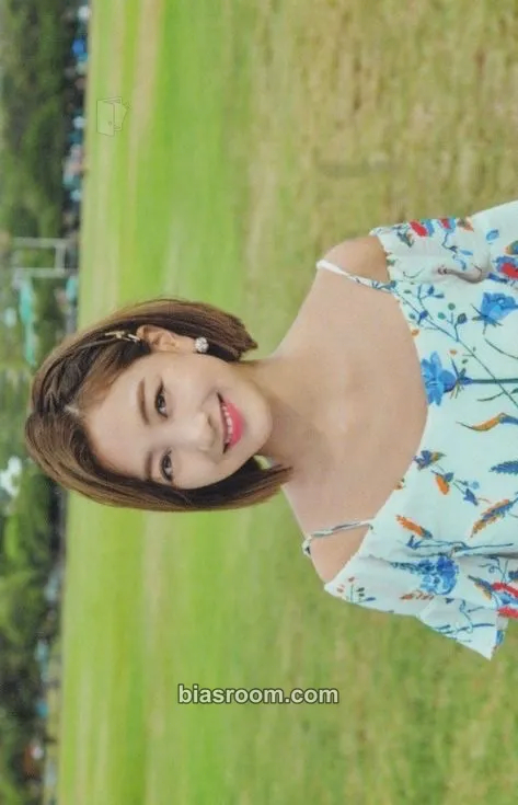 Jihyo Twaii’s Shop Pop-Up Store Photocard - TWICE - TWICE K-pop photocard