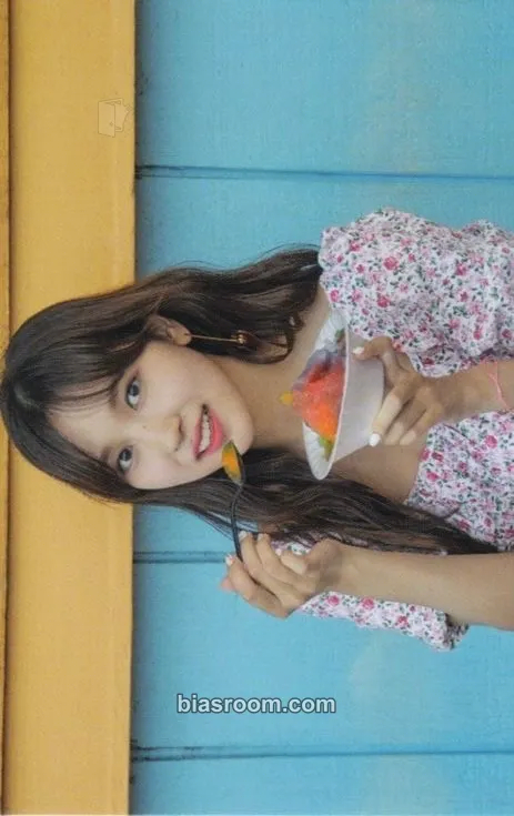 Mina Twaii’s Shop Pop-Up Store Photocard - TWICE - TWICE K-pop photocard