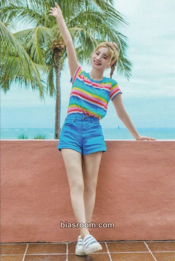 Dahyun Twaii’s Shop Pop-Up Store Photocard - TWICE - TWICE K-pop photocard