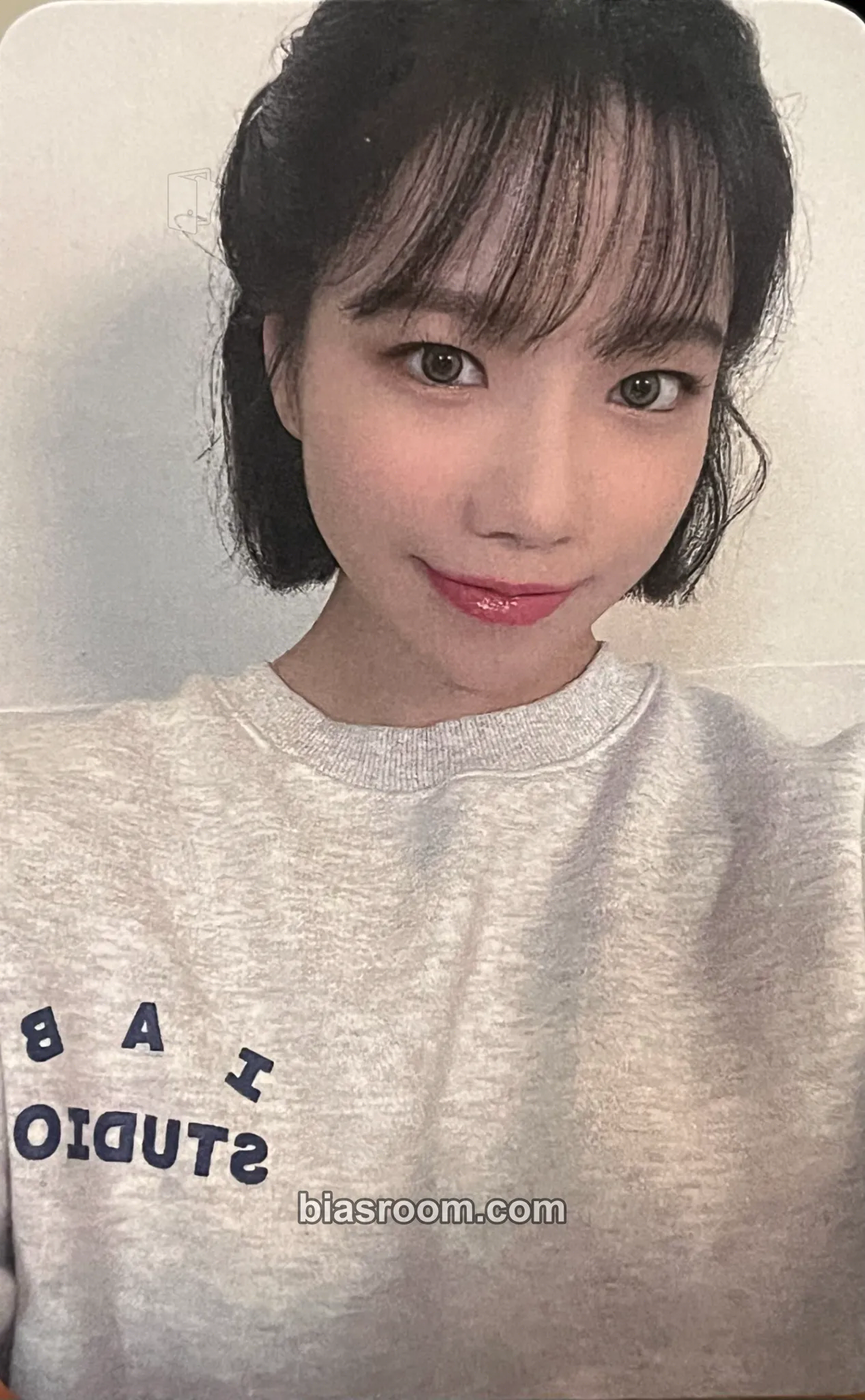 Jo Yuri GLASSY Photocard - Jo Yuri K-pop photocard