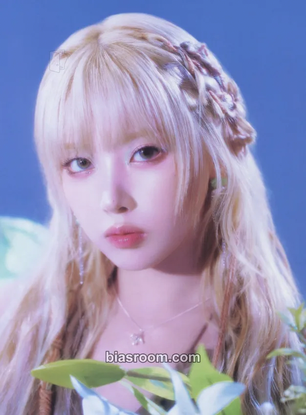 Jiwoo 2025 Seasons Greetings - Fairy Girls Photocard - NMIXX - NMIXX K-pop photocard