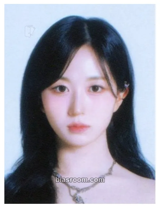 Haewon 2025 Seasons Greetings - Fairy Girls Photocard - NMIXX - NMIXX K-pop photocard