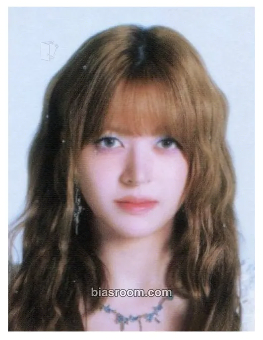 Lily 2025 Seasons Greetings - Fairy Girls Photocard - NMIXX - NMIXX K-pop photocard