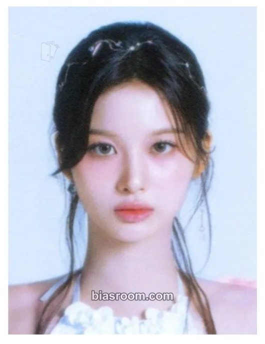Sullyoon 2025 Seasons Greetings - Fairy Girls Photocard - NMIXX - NMIXX K-pop photocard