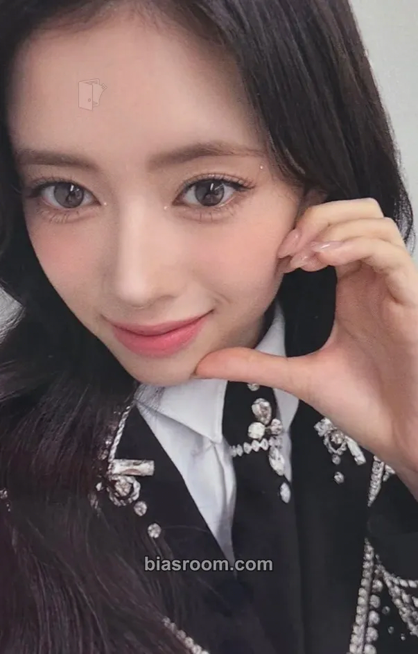Rima LOVE LINE Photocard - NiziU - NiziU K-pop photocard