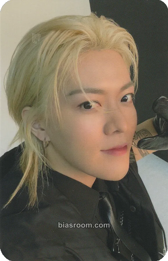 Yuta Neo City: The Momentum (NCT127 4th Tour) Photocard - NCT 127 - NCT 127 K-pop photocard