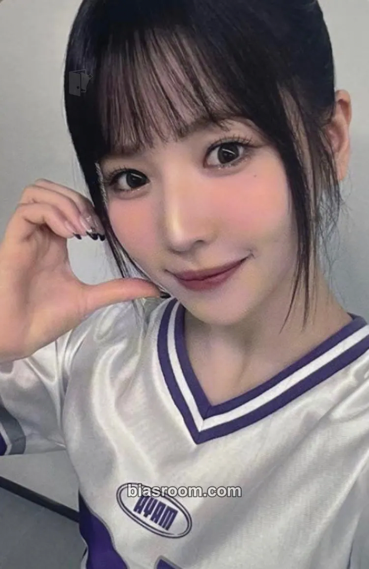 Maya LOVE LINE Photocard - NiziU - NiziU K-pop photocard