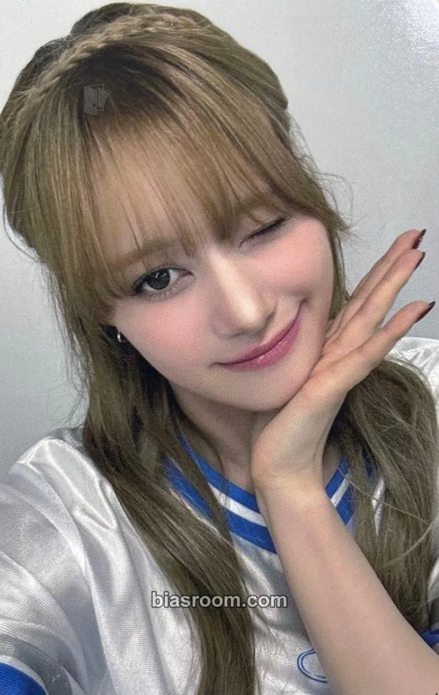 Nina LOVE LINE Photocard - NiziU - NiziU K-pop photocard